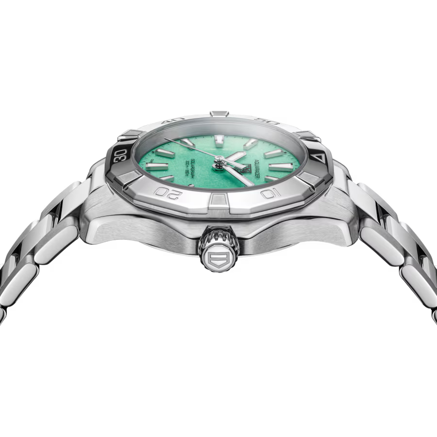 TAG Heuer Aquaracer Professional 200 Solargraph